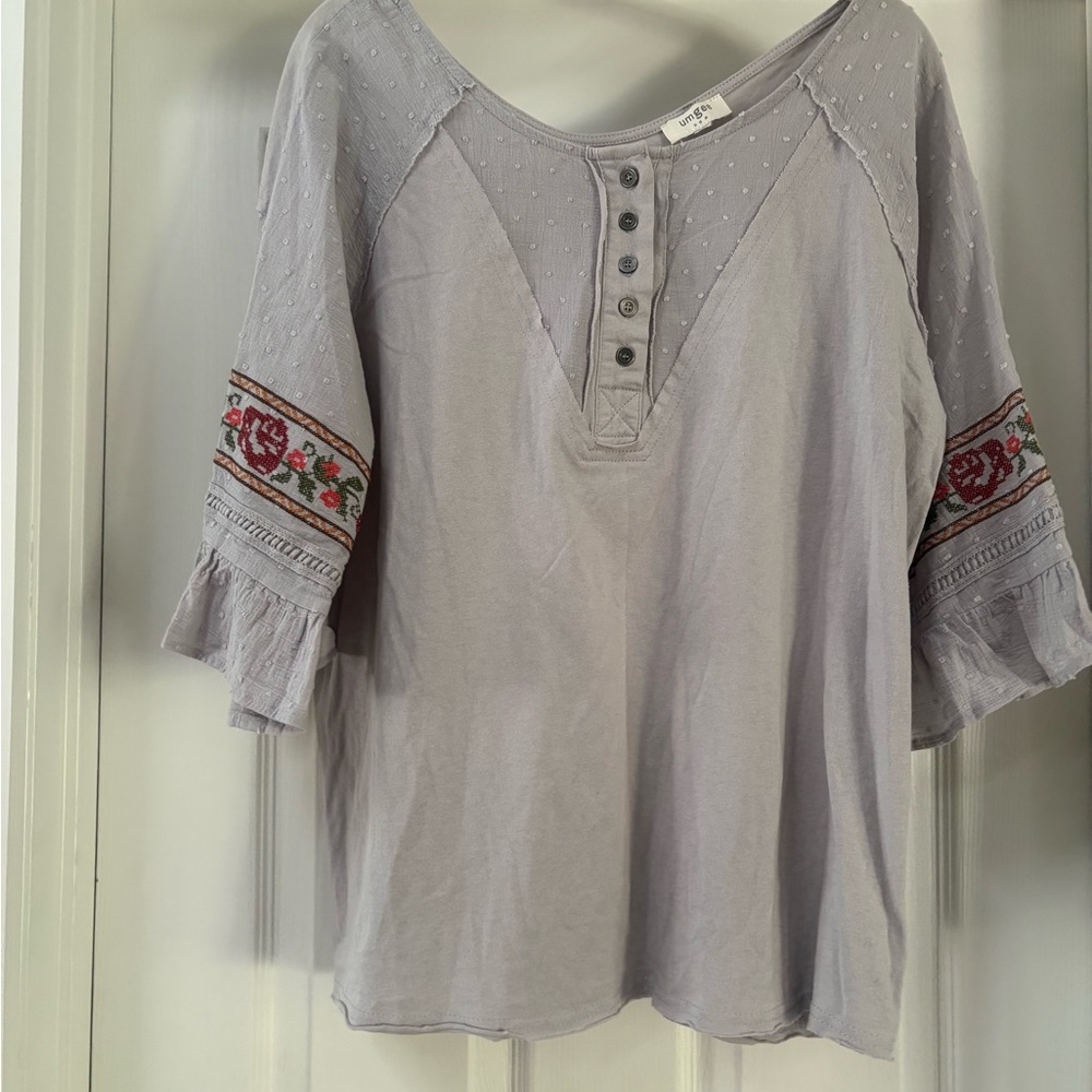 Umgee Light Gray Blouse with Embroidered Sleeves